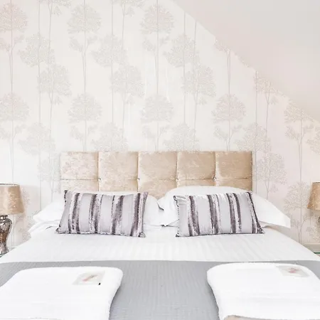 Perfect Location To Explore York, Sleeps Up To 6! Apartment York