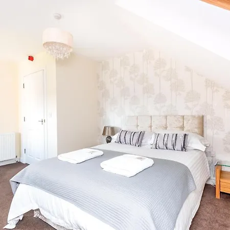 Perfect Location To Explore York, Sleeps Up To 6! Apartment *